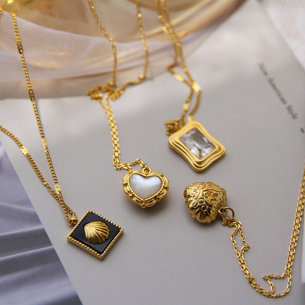 1PC Carved White Mother Oyster Pendant Necklace 18K Gold Plated Square Zircon Choker Color Retention Clavicle Chain Jewelry