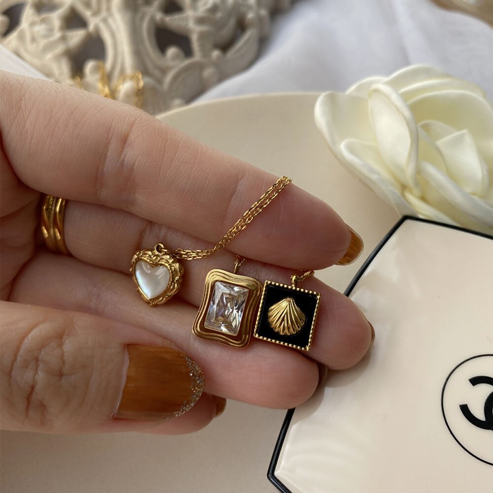1PC Carved White Mother Oyster Pendant Necklace 18K Gold Plated Square Zircon Choker Color Retention Clavicle Chain Jewelry
