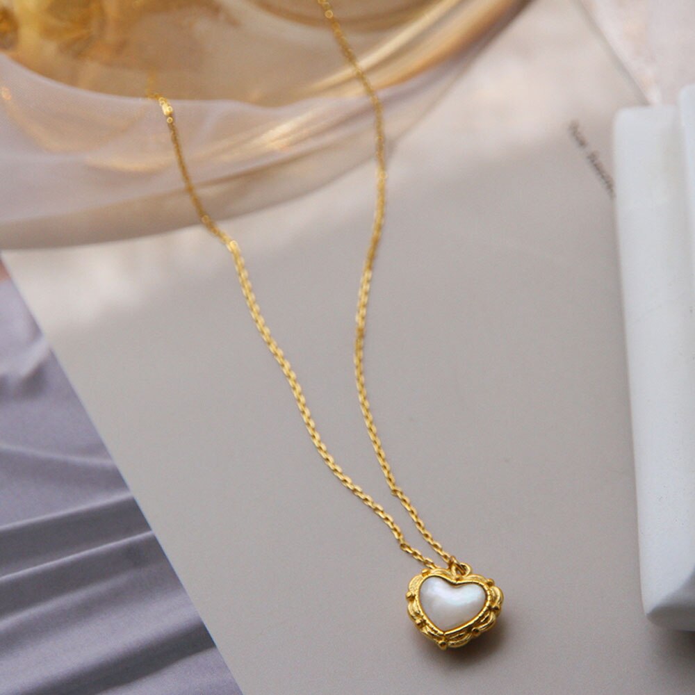 1PC Carved White Mother Oyster Pendant Necklace 18K Gold Plated Square Zircon Choker Color Retention Clavicle Chain Jewelry