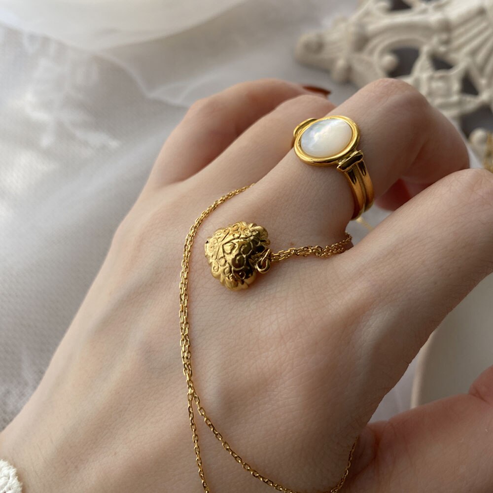 1PC Carved White Mother Oyster Pendant Necklace 18K Gold Plated Square Zircon Choker Color Retention Clavicle Chain Jewelry