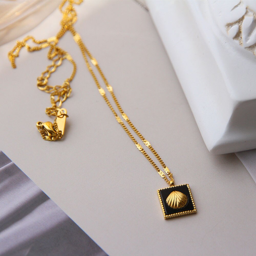 1PC Carved White Mother Oyster Pendant Necklace 18K Gold Plated Square Zircon Choker Color Retention Clavicle Chain Jewelry