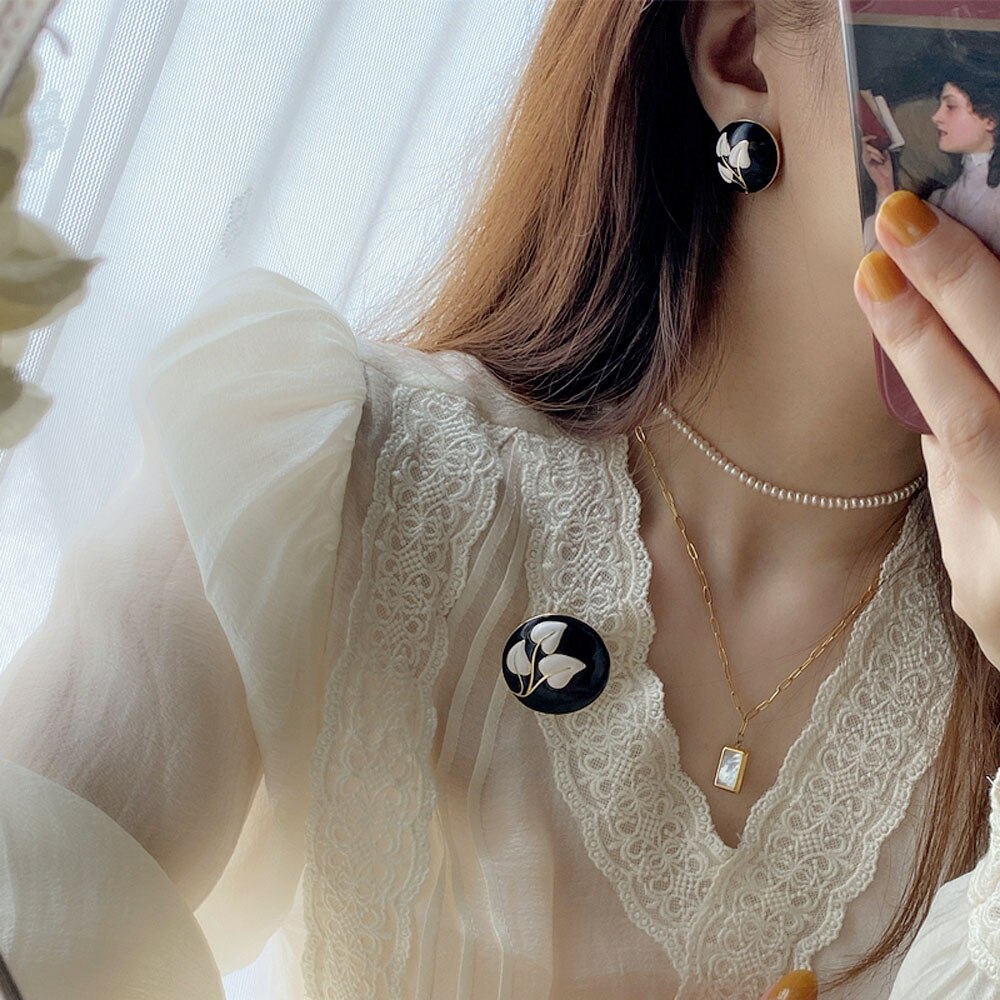 1PC Gold Bricks Pendant Necklace 18K Gold Plated White Mother Oyster Choker Color Retention Clavicle Chain Jewelry