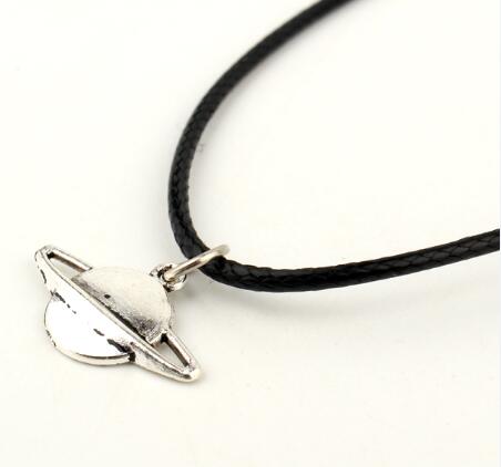 1PC Vintage Silver Plated Saturn Planet Earth Pendant Chain Necklace Leather Choker Charm Gift Women Simple Elegant Gift Jewelry