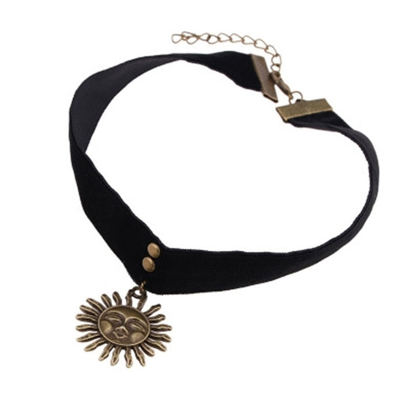1PCs Vintage Women Gothic Leon The Professional Mathilda Necklace Girls Black Velvet Ribbon Retro Sun Shaped Choker Necklace