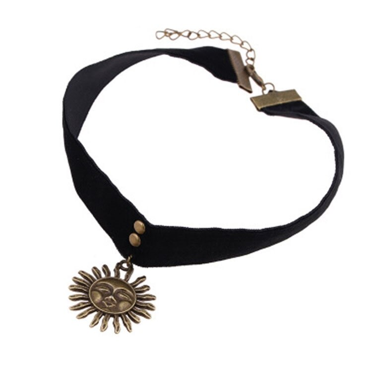 1PCs Vintage Women Gothic Leon The Professional Mathilda Necklace Girls Black Velvet Ribbon Retro Sun Shaped Choker Necklace