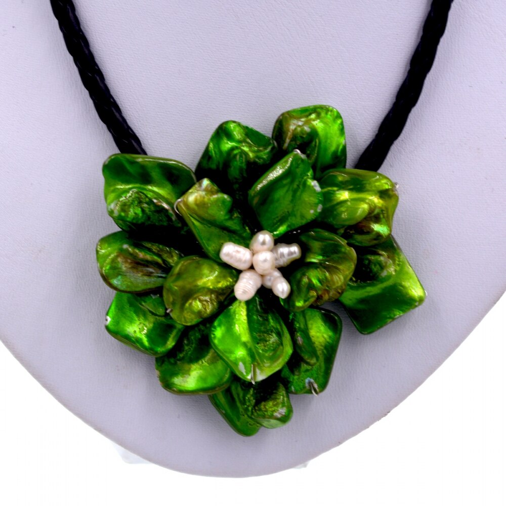 2021 Trendy White Freshwater Pearls Green mother of pearl shell flower chokers necklace 2021 Female Wedding