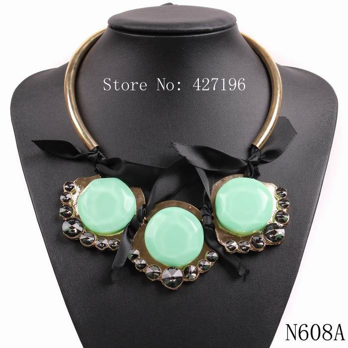 2020 New Design Fashion Black Rope Chain Gold Color Charm Big Pendant Chunky Statement Crystal Resin Necklace Choker Collar