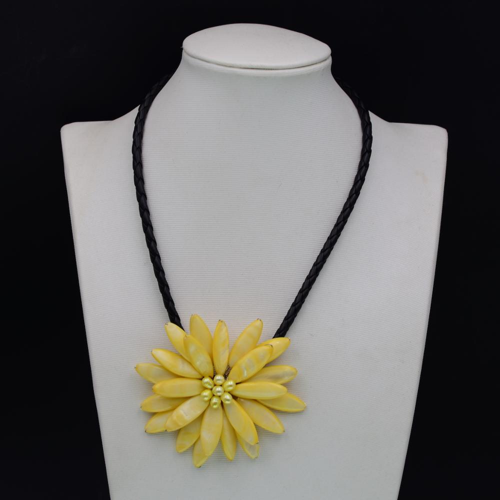 2021 Sell like Lemon Yellow Mother Of Pearl Shell Flower Choker Necklace Statement Party Jewelry Gift