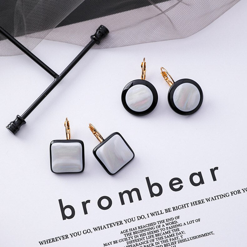 2022 design jewelry retro simple generous earrings resin shell black and white earrings for Girls gift  for woman