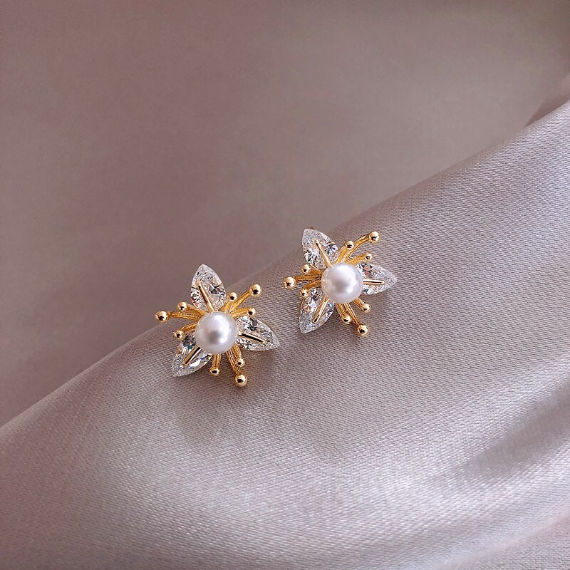 2022 Korean design jewelry copper inlaid zircon three petal flower earrings elegant pearl female daily wild earrings