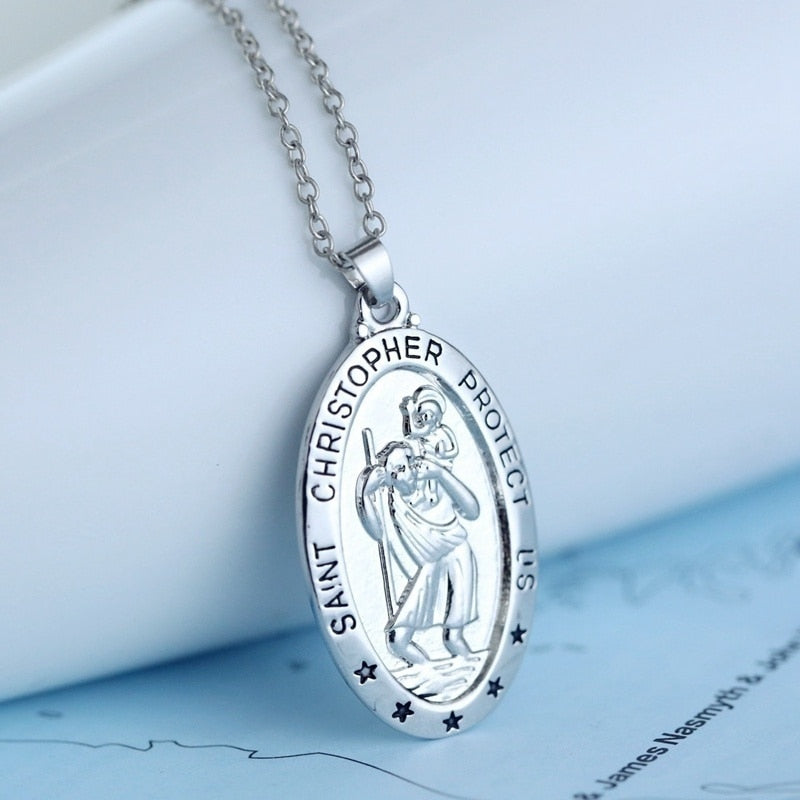 2022 Retro St. Christopher Oval Pendant Necklace for Women  Pendant Clavicle Chain Accessories Party Jewelry