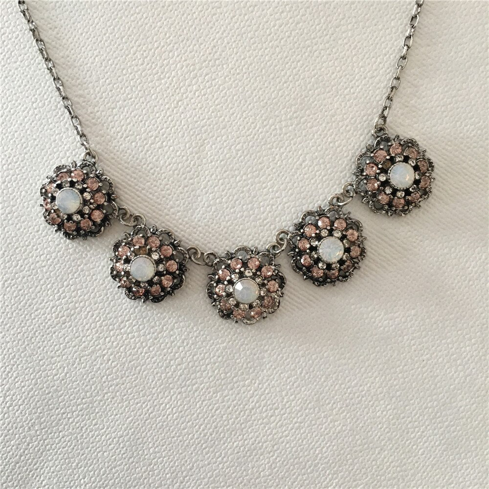 2022 Trend Bohemia Rhodium Color Plating Light Peach Mint Round Floral Five Pendant Statement Necklace For Women Party Deco