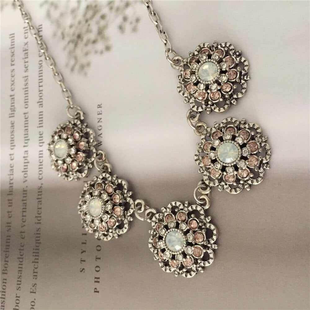 2022 Trend Bohemia Rhodium Color Plating Light Peach Mint Round Floral Five Pendant Statement Necklace For Women Party Deco