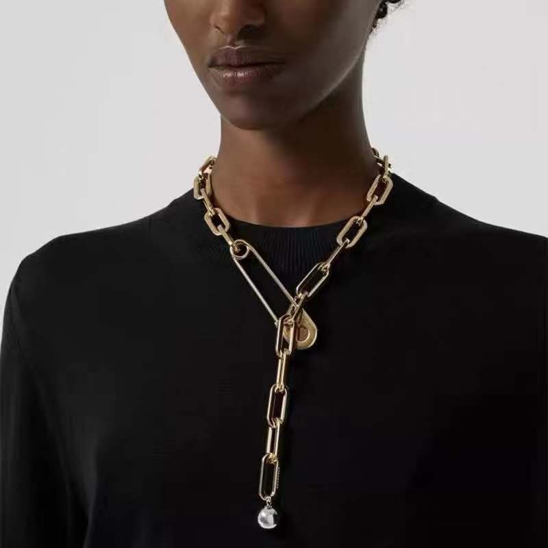Exaggerated personality metal lock women's pendant alloy simple hip-hop long chain necklace women's accessories gift