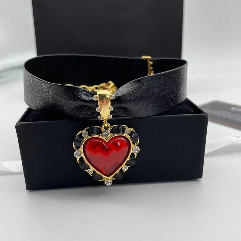 2021 Brand Jewelry Women Black Leather Chain Red White Heart Pendants Choker  Brand Short Gold Chain Party Jewelry