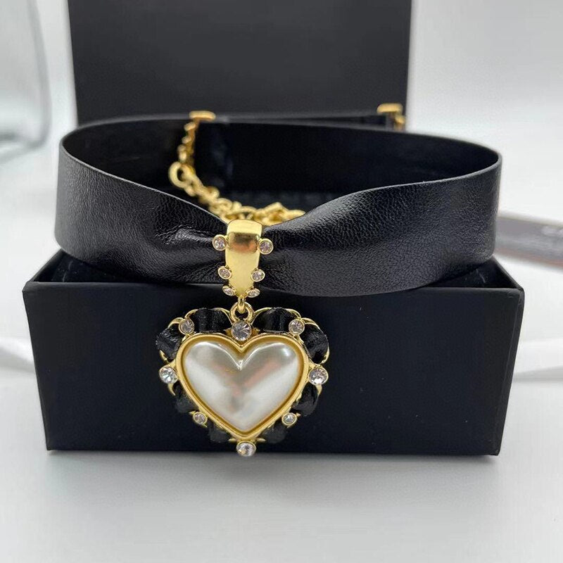 2021 Brand Jewelry Women Black Leather Chain Red White Heart Pendants Choker  Brand Short Gold Chain Party Jewelry
