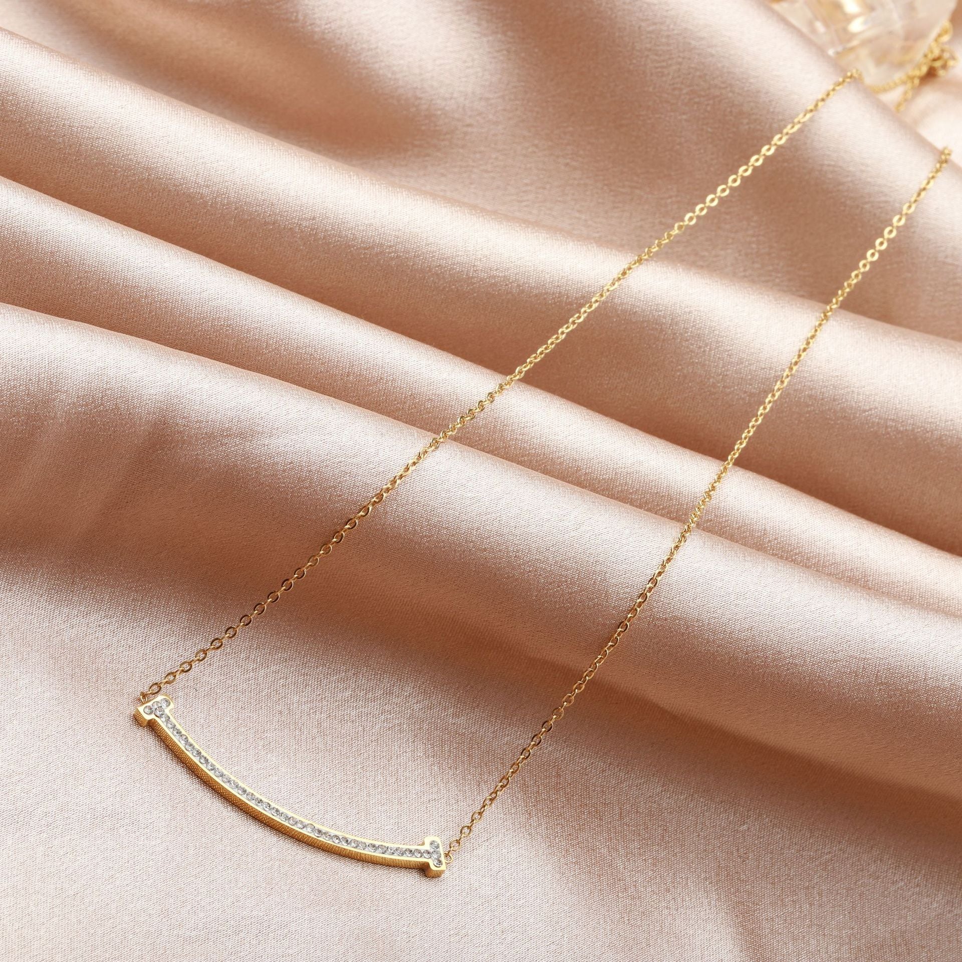 2021 Titanium Steel Rhinestone Smiley Face Pendant Necklace For Women Metal Clavicle Chain Necklaces Jewelry Accessories