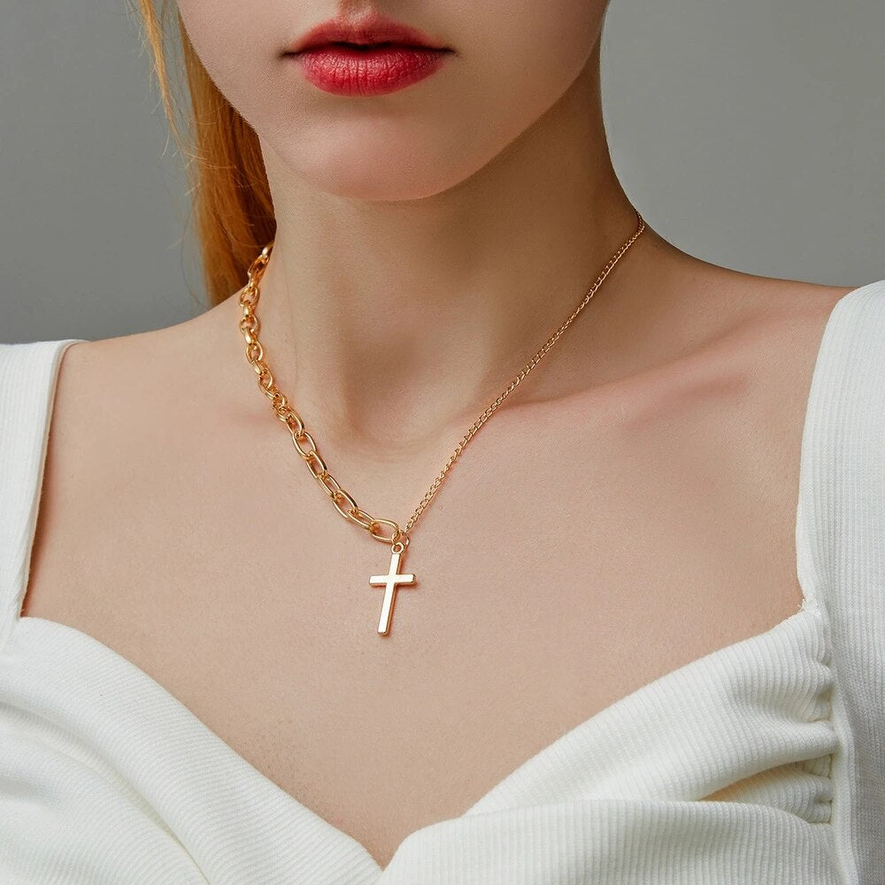 2021   Design Sense Asymmetric Cross Necklace European and American  Temperament Simple Pendant Clavicle Chain