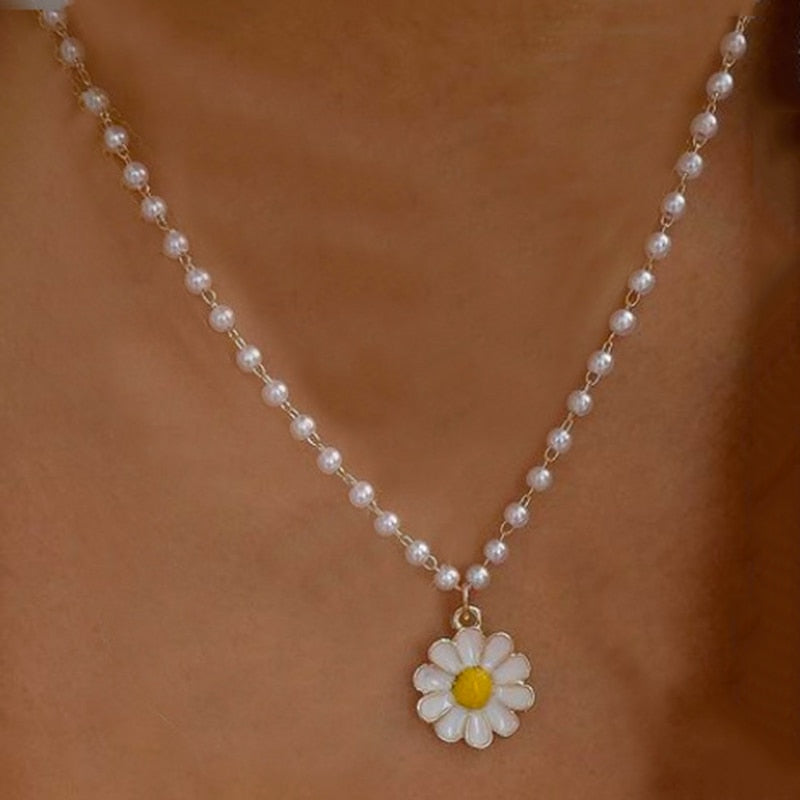 2021 Trend Elegant Jewelry White Imitation Pearl Chain Oil Flower Pendant Necklace Unquie Women  Necklace   X022