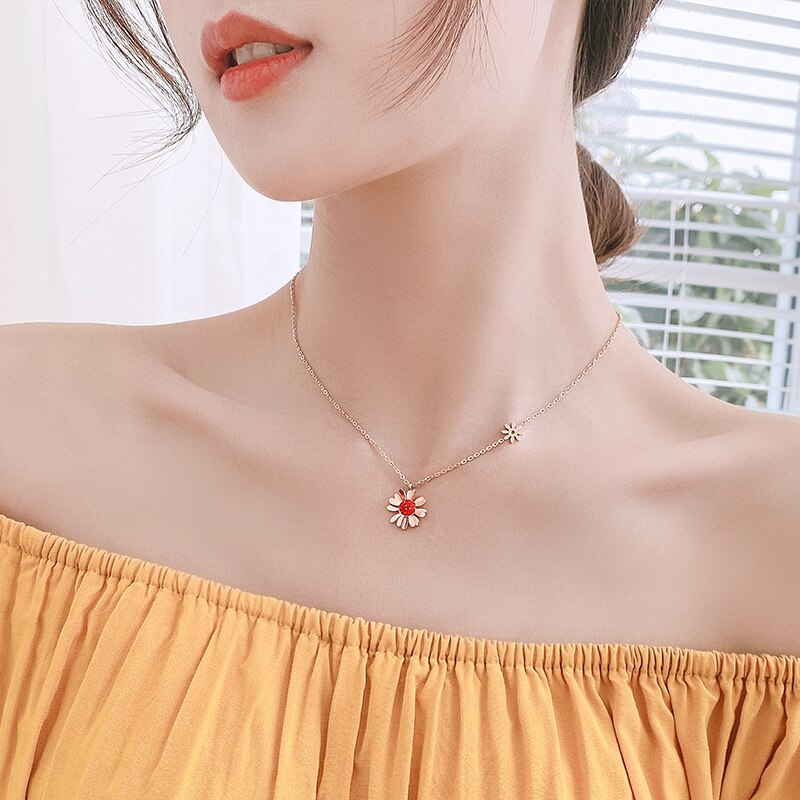 2021 Vintage Ladies Necklace Stainless Steel Rose Gold Jewelry Women Petal Shaped Girl Pendant Miasol Unique Trend Brand