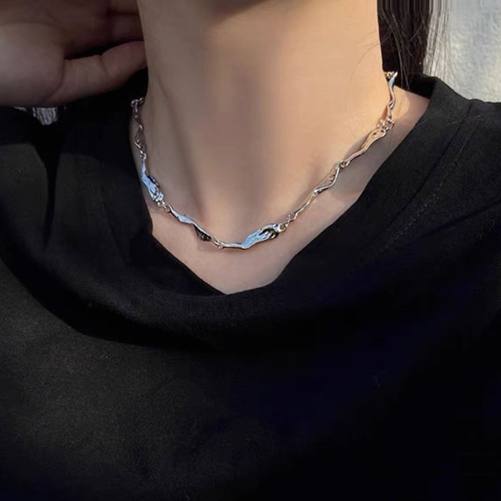 2021Japan and South Korea popular ladies party festival alloy short s-shaped necklace trend OL style clavicle chain