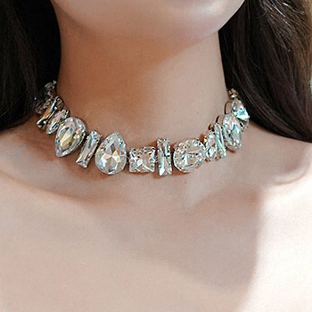 2021Japanese and Korean OL popular ladies party gift alloy large crystal temperament short clavicle chain necklace