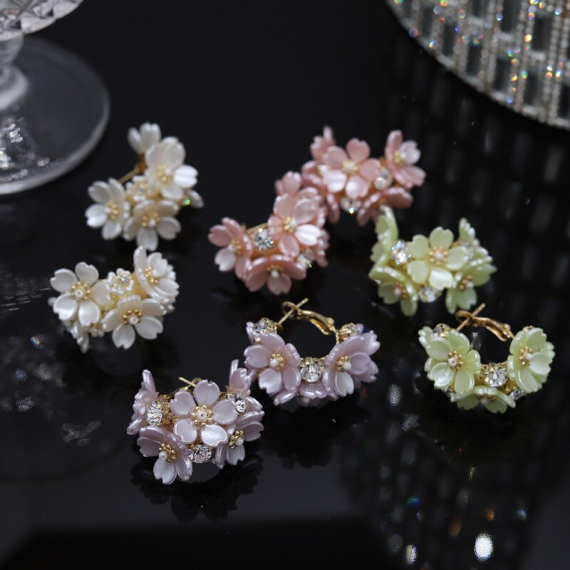 2022 Korea Design Jewelry White Acrylic Flower Earrings Elegant Women Statement Party Earrings Accessories
