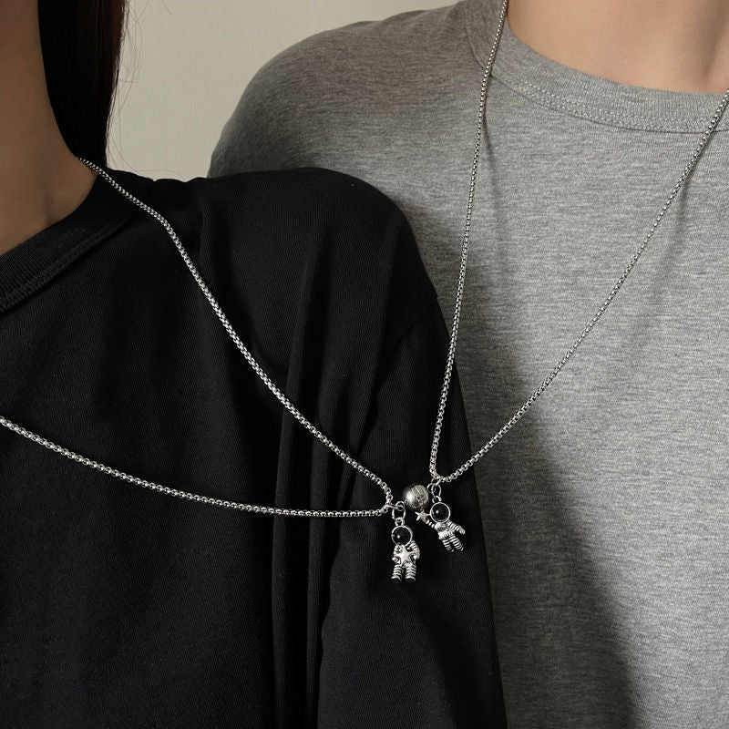 2Pcs Spaceman Astronaut Pendant Magnetic Distance Couple Necklace Minimalist Lovers Matching Friendship Jewelry Anniversary Gift