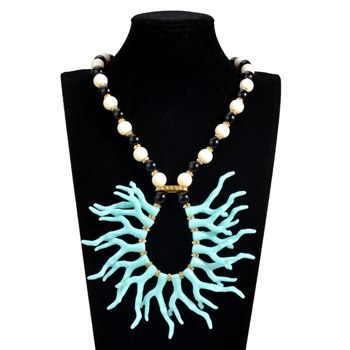 3 color Simulated Pearl chain necklace for women autumn fashion jewelry display New design coral choker statement necklace