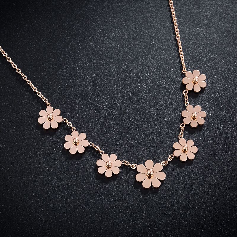 316L Stainless Steel 2021 Upscale Jewelry Elegant Daisy 7 Flowers Charms Chain Choker Necklaces Pendants For Women