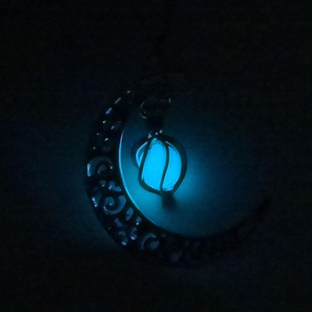 4 Colors Glow in the Dark Moon Necklace with Silver Color Crescent Moon Shaped Glowing Pendant Necklace for Christmas Gift