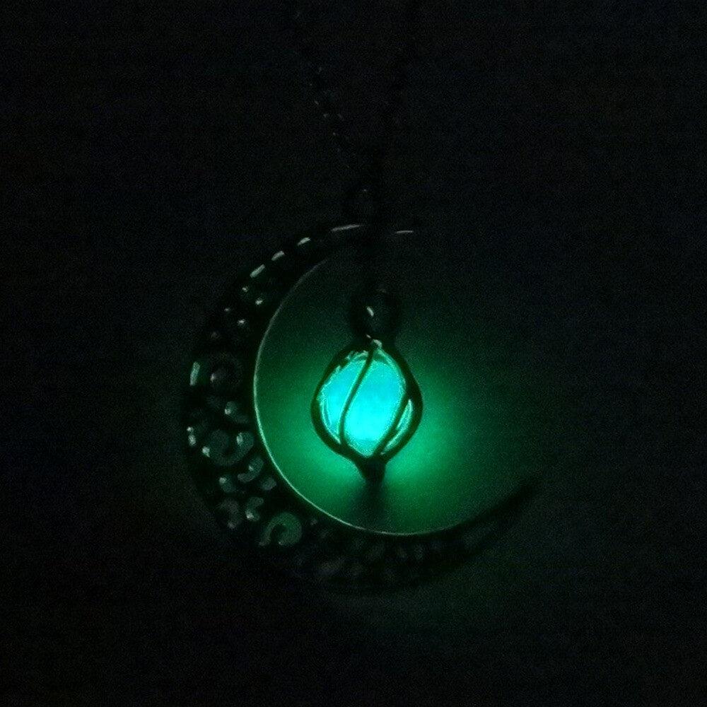 4 Colors Glow in the Dark Moon Necklace with Silver Color Crescent Moon Shaped Glowing Pendant Necklace for Christmas Gift