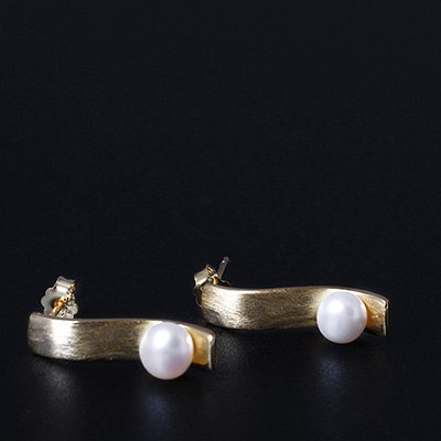 925 Sterling Silver Earrings For Women 2 Color Simulated Pure Pearl Stud Earrings Elegant Round Party Fine Jewelry YE36