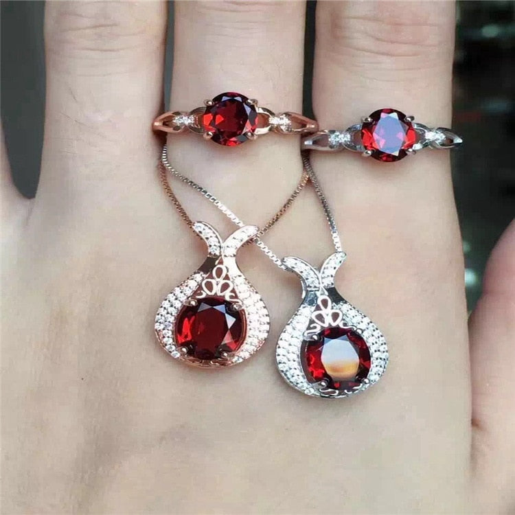 925 Sterling Silver Garnet Ring Pendant with two piece set free postage