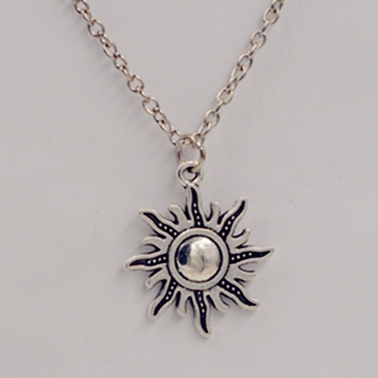 Antique Silver Color Sun Moon Pendants & Necklaces Lovers Retro Short Chain Choker Necklace Friends Women Jewelry A754