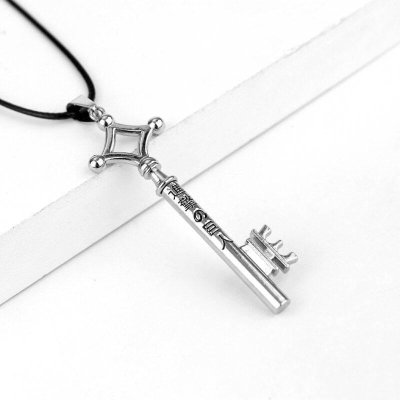 Attack On Titan Eren Key Necklace Vintage Metal Entering The Giant Logo Cosplay Jewelry Toy Costumer Gift Ornaments