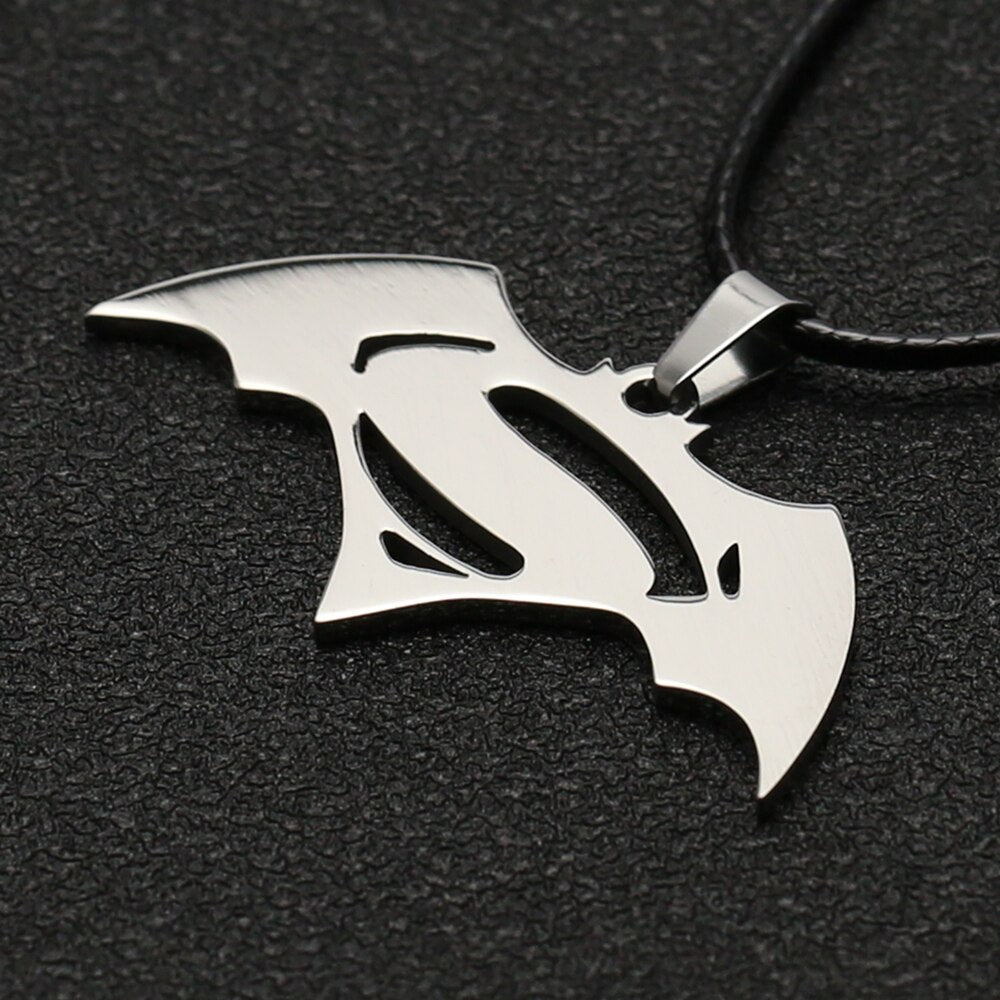 Bat Necklace Bruce Wayne Dark Knight Dawn of Justice Gotham Superhero Silver Color S Letter Pendant Jewelry Cosplay