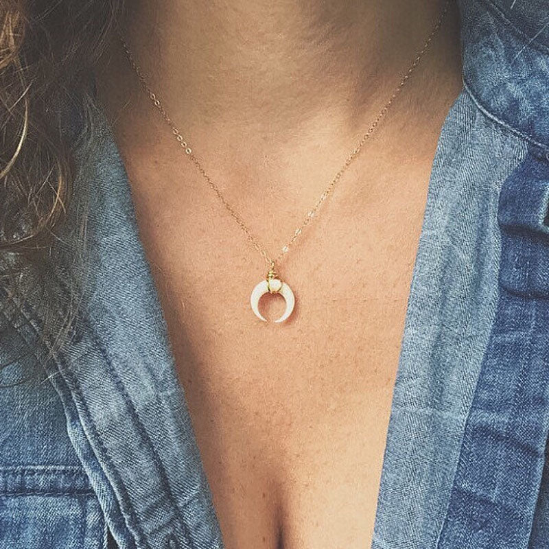 Bohemian Silver Gold Choker Chain Resin Moon Necklace Simple Fashion Cute Small Horn Shape Pendant Necklace collar