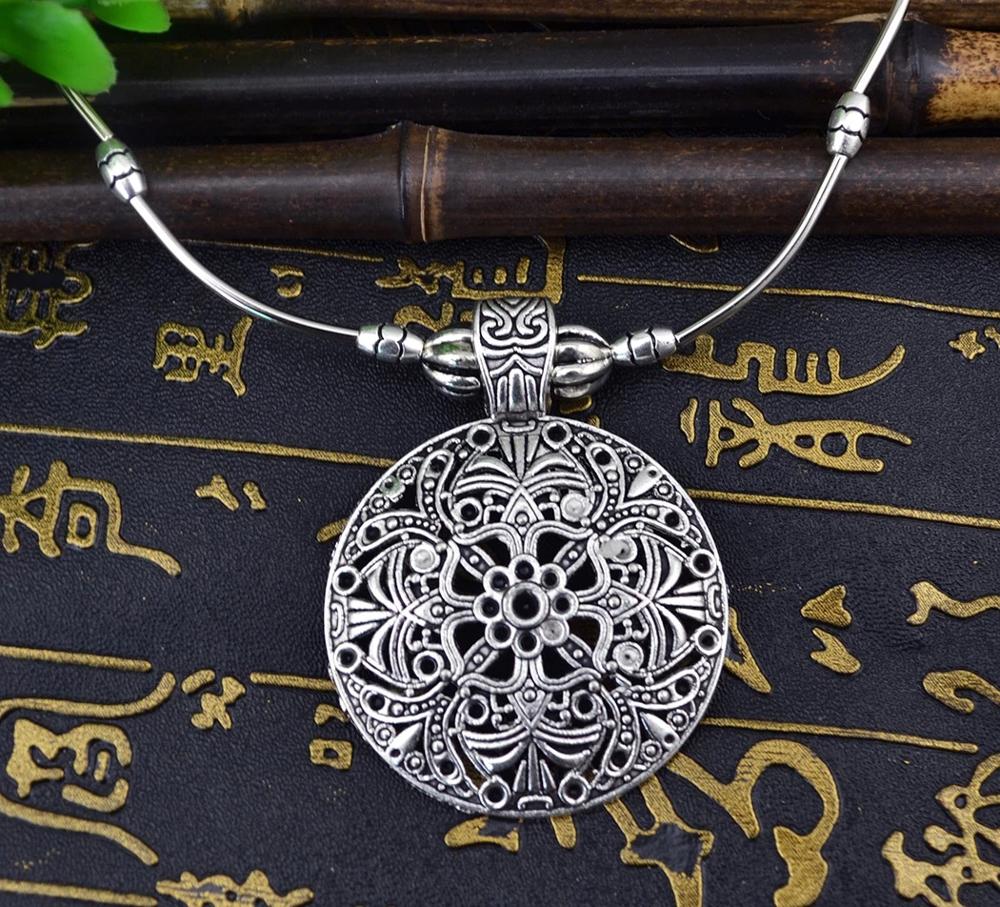 Bohemian Vintage Alloy Round Hollow Out Pendant Necklace Carved Flower Women Necklace Party Jewelry Tribal Afghan Gift