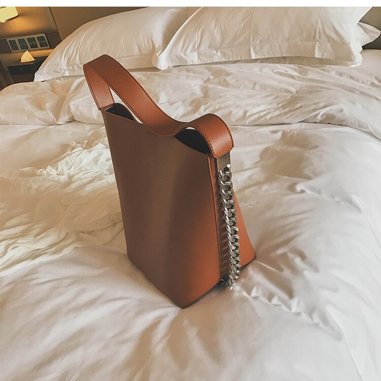Brand Bucket Bag Daughter-in-law Chain Decoration Wide Shoulder Bag Shoulder Bag Messenger Bag Handbags