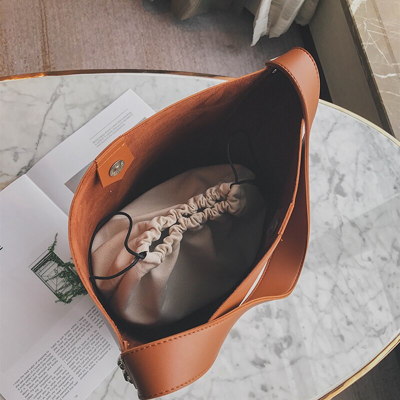 Brand Bucket Bag Daughter-in-law Chain Decoration Wide Shoulder Bag Shoulder Bag Messenger Bag Handbags