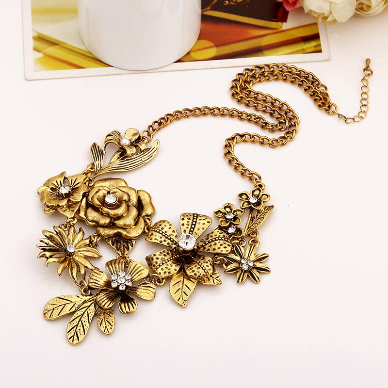 Camellia Chrysanthemum Rose Variety of Flower Combinations Bib-style Vintage Crystal Necklace with Rhinestones Collar Choker