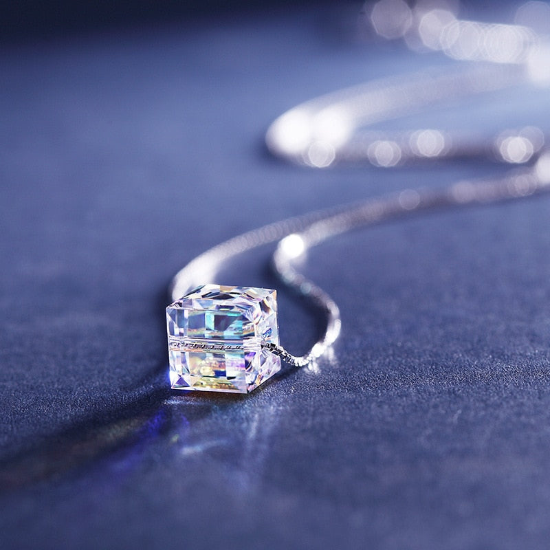 Chain Ladies Charm Necklace Jewlery Aurora Cube Sugar Pendant Necklace Austrian Dazzle Crystal Jewlery Collier Femme BFF