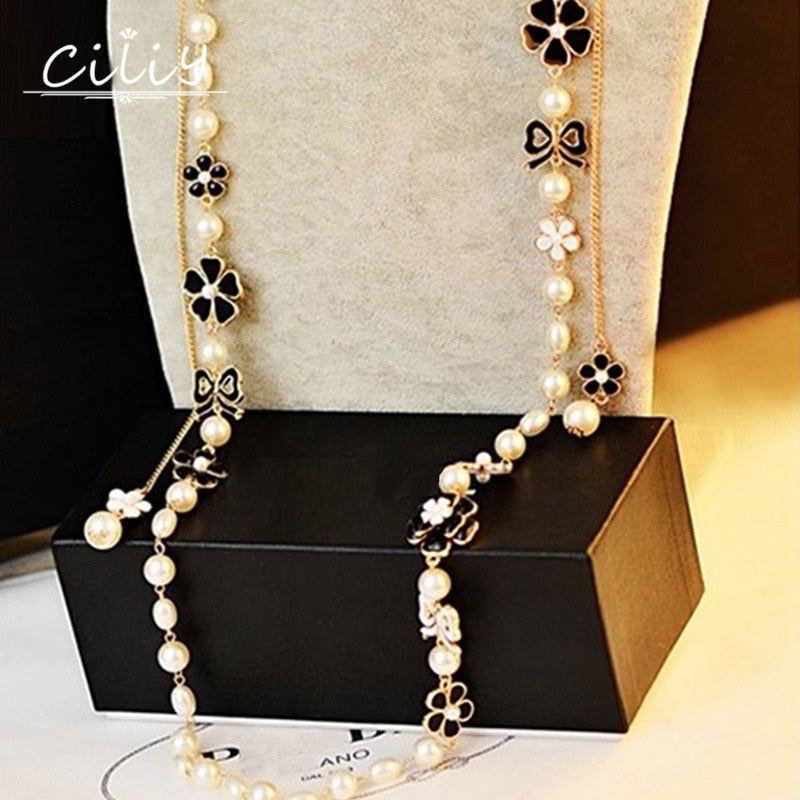 Classic Luxury Camellia Flower Butterfly Sweater Pearl Necklace Gold Chain Vintage Accessories Famous Jewelry