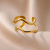 Cincin Gelombang Terpilin Melengkung untuk Wanita Cincin Baja Tahan Karat Berlapis Emas Dapat Disesuaikan Terbuka Perhiasan Estetika Anillos