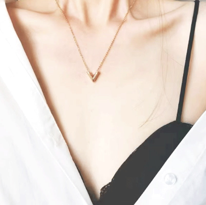 Classic Design Famous Brand V Letter Pendant Necklace For Woman Stainless Steel Woman Necklace  Jewelry Female