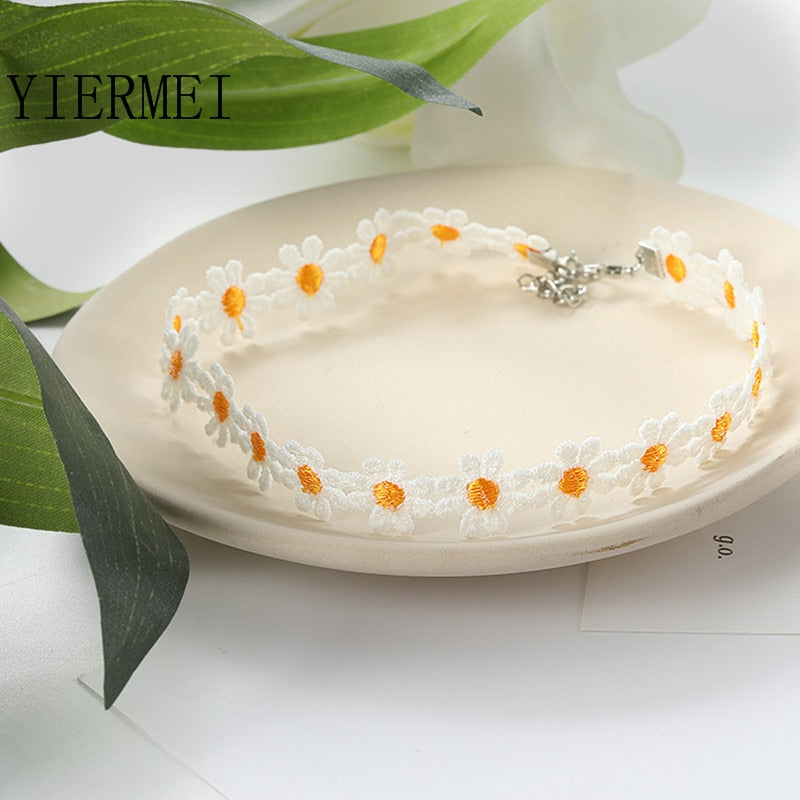 Classic  Daisy Collar Women Lace Collar Party Casual Bohemian Yellow Flower Hippie Necklace White jewelry Bijoux