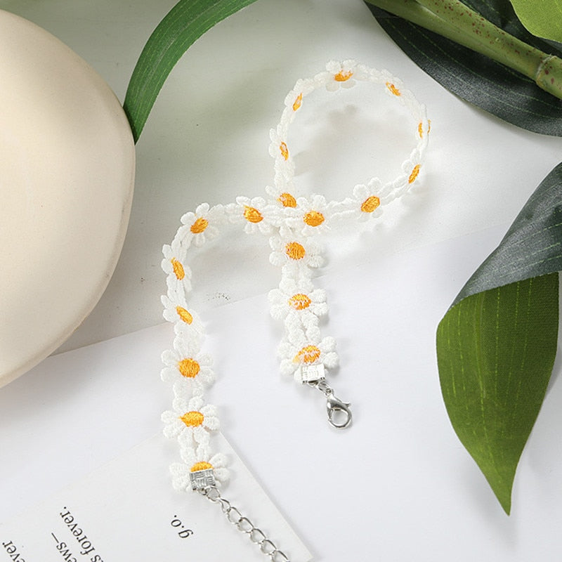 Classic  Daisy Collar Women Lace Collar Party Casual Bohemian Yellow Flower Hippie Necklace White jewelry Bijoux