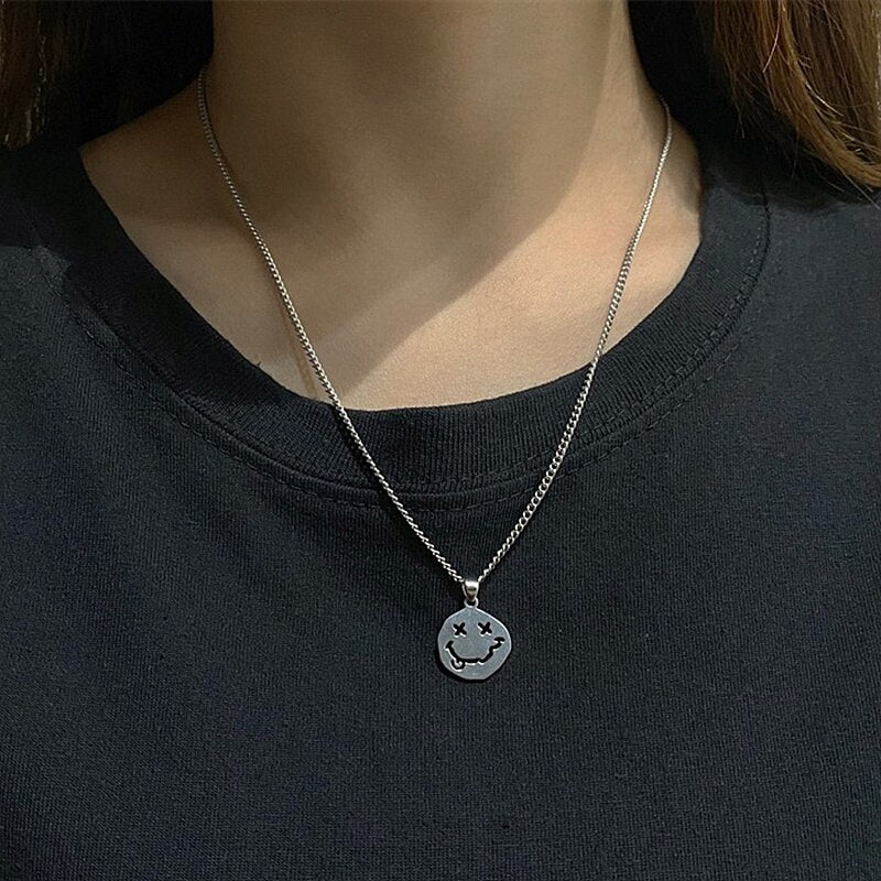 Colgante para el cuello con cara sonriente para hombre y mujer, Collar gótico de cadena larga, joyería para parejas, ropa de calle Guay, Collar Kpop para niña 2021