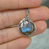 Collar botánico con labradorita tallada para mujer, piedra Natural azul, piedra lunar rugosa, joyería